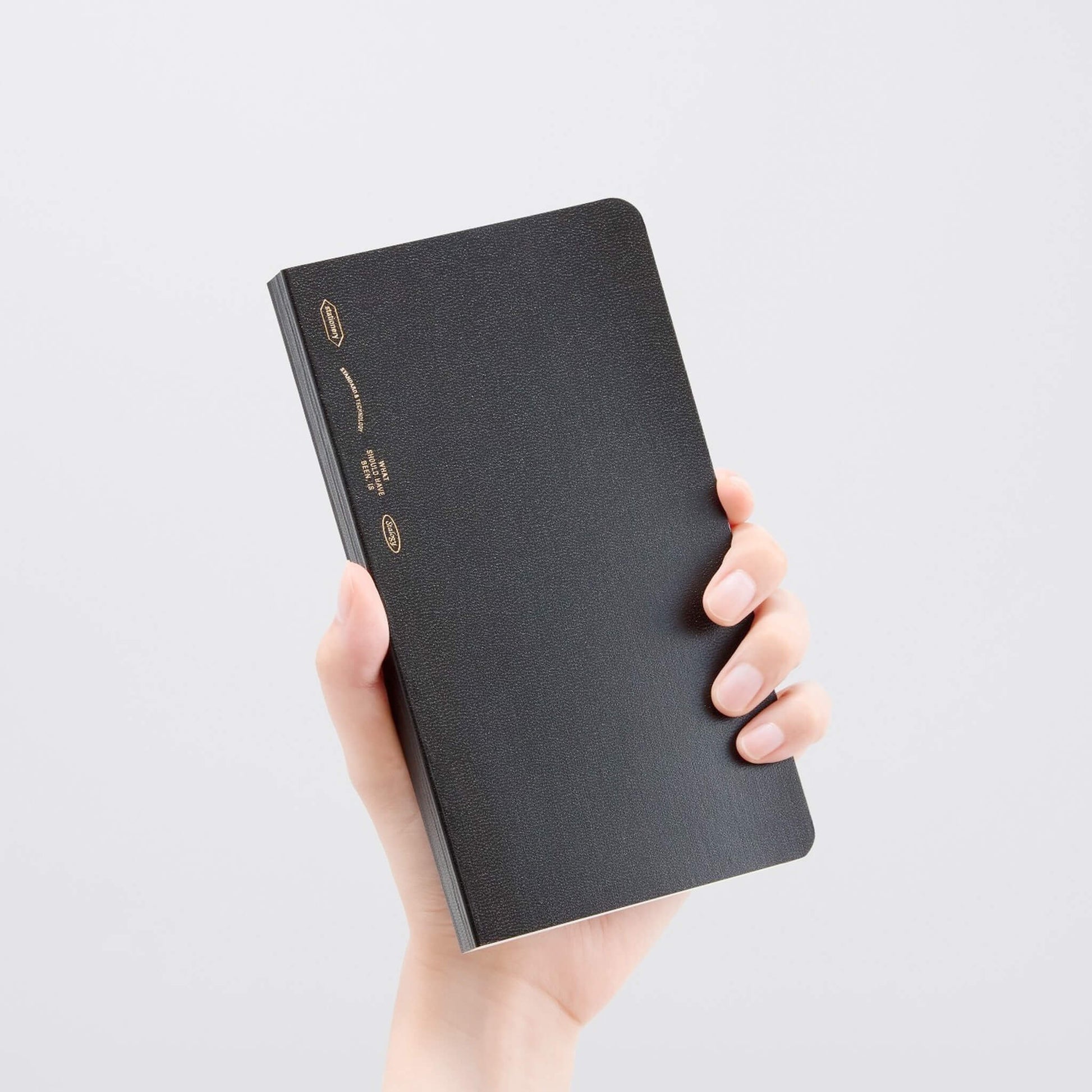 Carnet STÁLOGY 1/2 Year Notebook - B6 Slim - Softcover - Quadrillé - Black