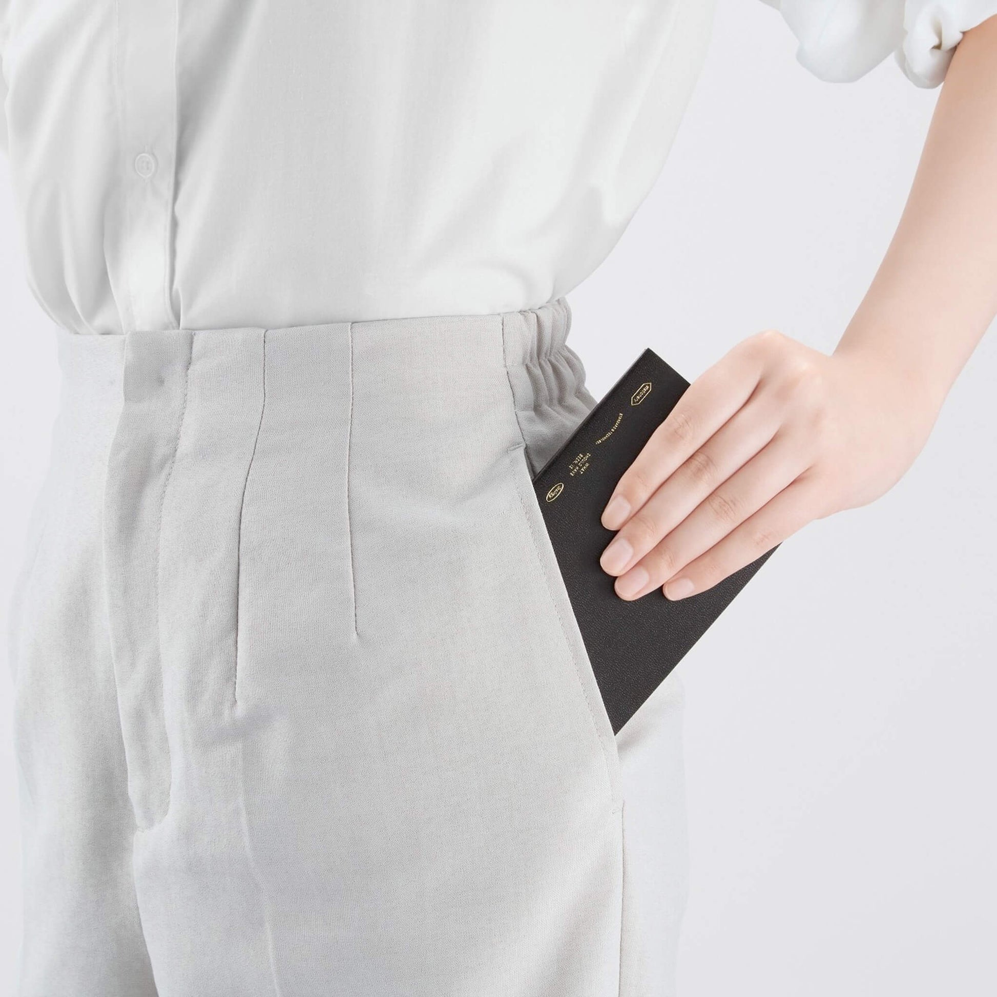 Carnet STÁLOGY 1/2 Year Notebook - B6 Slim - Softcover - Quadrillé - Black