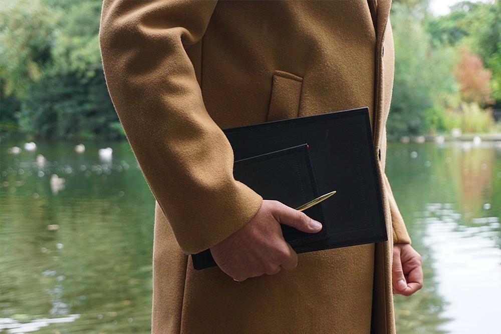 Agenda 2026 - 2027 PAPERBLANKS Black Edition Bold - 1 semaine sur 2 pages - Maxi - Hardcover - Vertical - 176p - 9780349720302