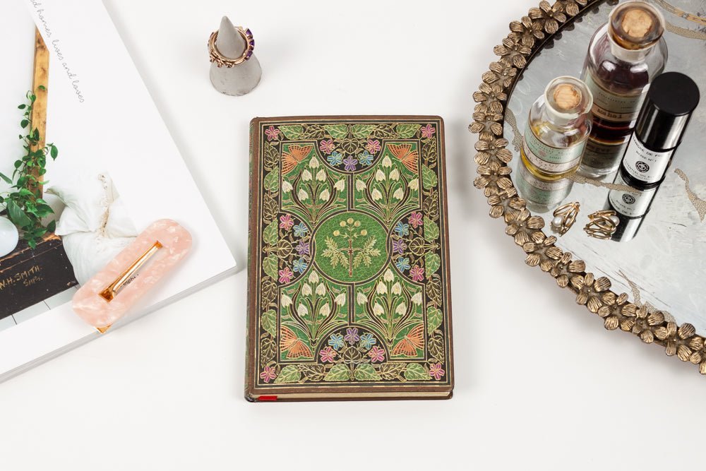 Agenda 2026 PAPERBLANKS Poésie en Fleurs - 1 semaine sur 2 pages - Midi - Hardcover - Vertical - 160p - 9780349709253