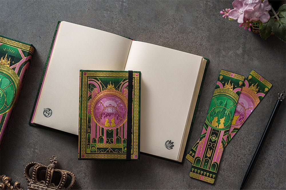 Agenda 2027 PAPERBLANKS La Magie de Wicked - 1 semaine sur 2 pages - Ultra - Hardcover - Vertical - 176p - 9780349721019