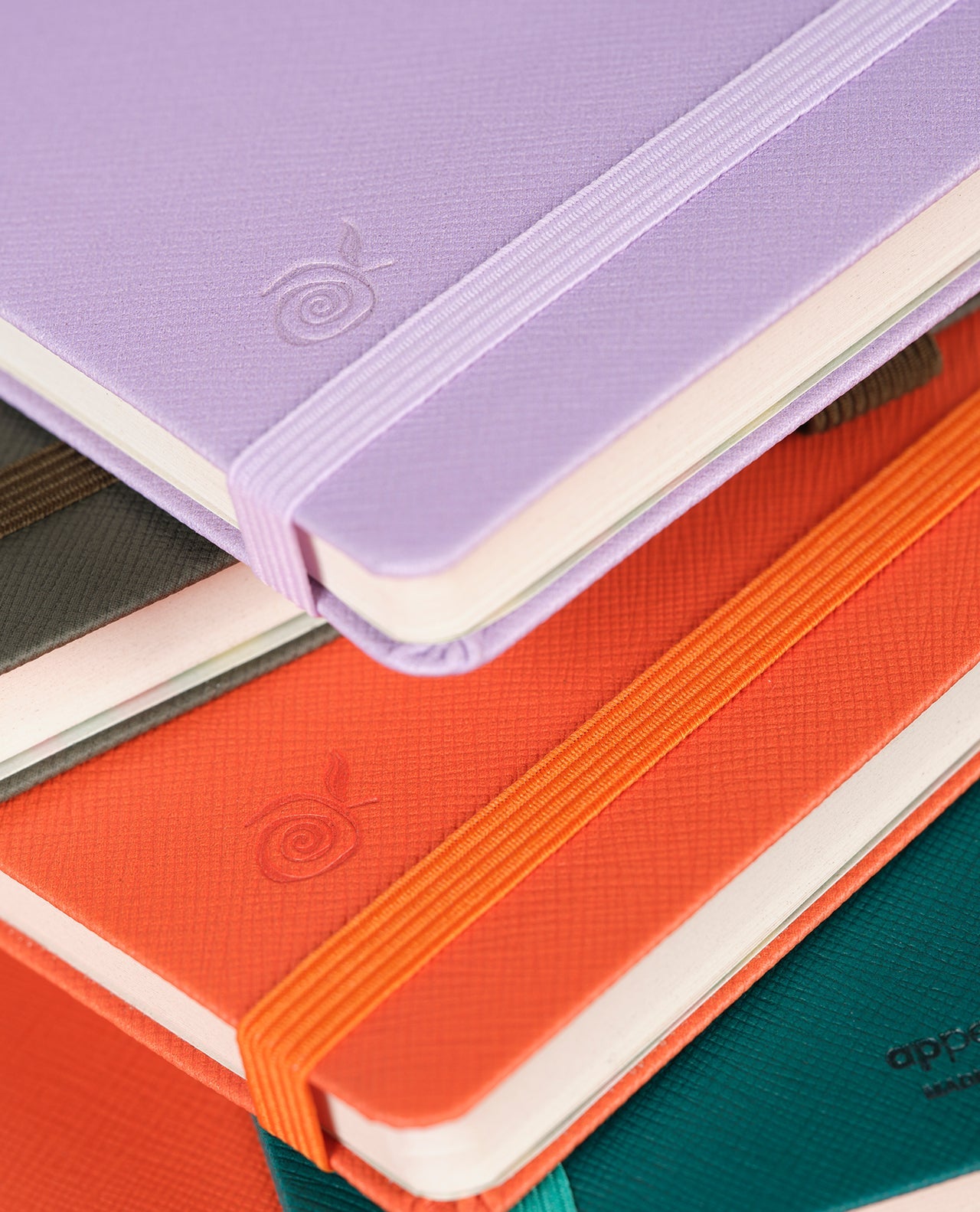 Carnet CASTELLI MILANO Appeel Classic - 19 x 25 cm - Hardcover - Ligné - Apple Kaki - 8056149954348