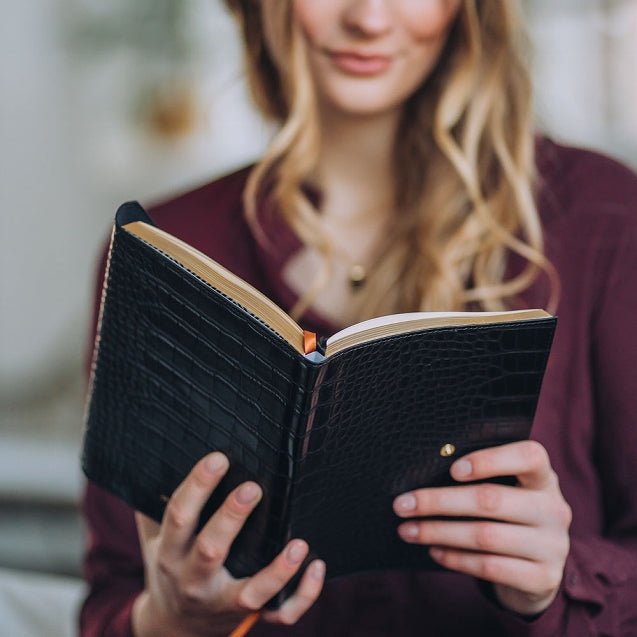 Carnet en cuir végétal ARTEBENE Majoie - A5 - Pointillé - Noir - 240p - 4035461281022