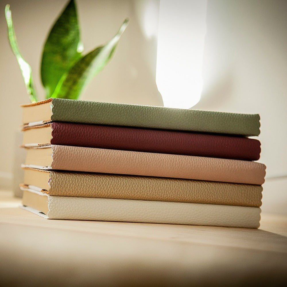 Carnet en cuir végétal ARTEBENE Majoie - A5 - Pointillé - Sauge - 240p - 4035461275809