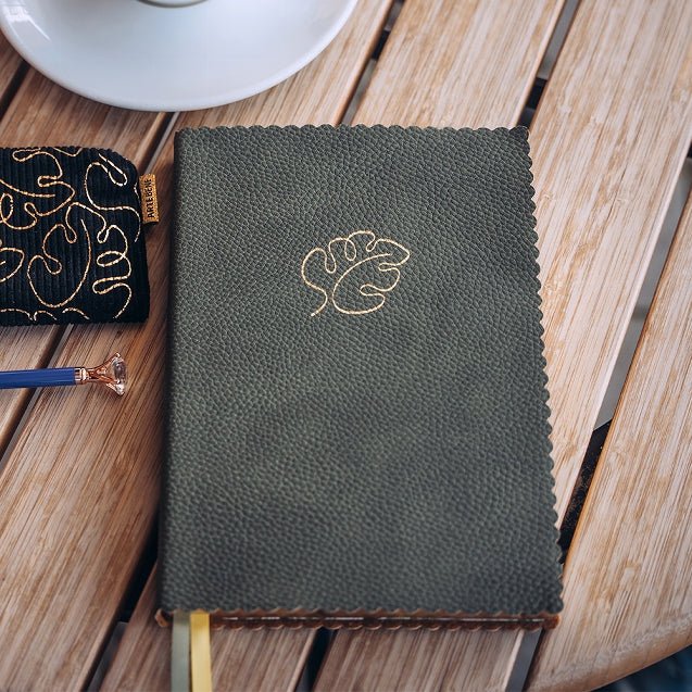 Carnet en cuir végétal ARTEBENE Majoie - A5 - Pointillé - Vert - 240p - 4035461297184