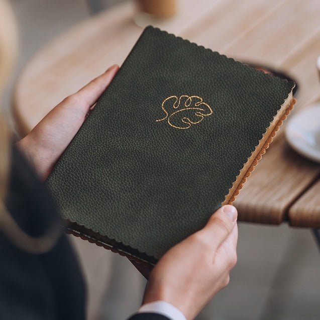 Carnet en cuir végétal ARTEBENE Majoie - A5 - Pointillé - Vert - 240p - 4035461297184