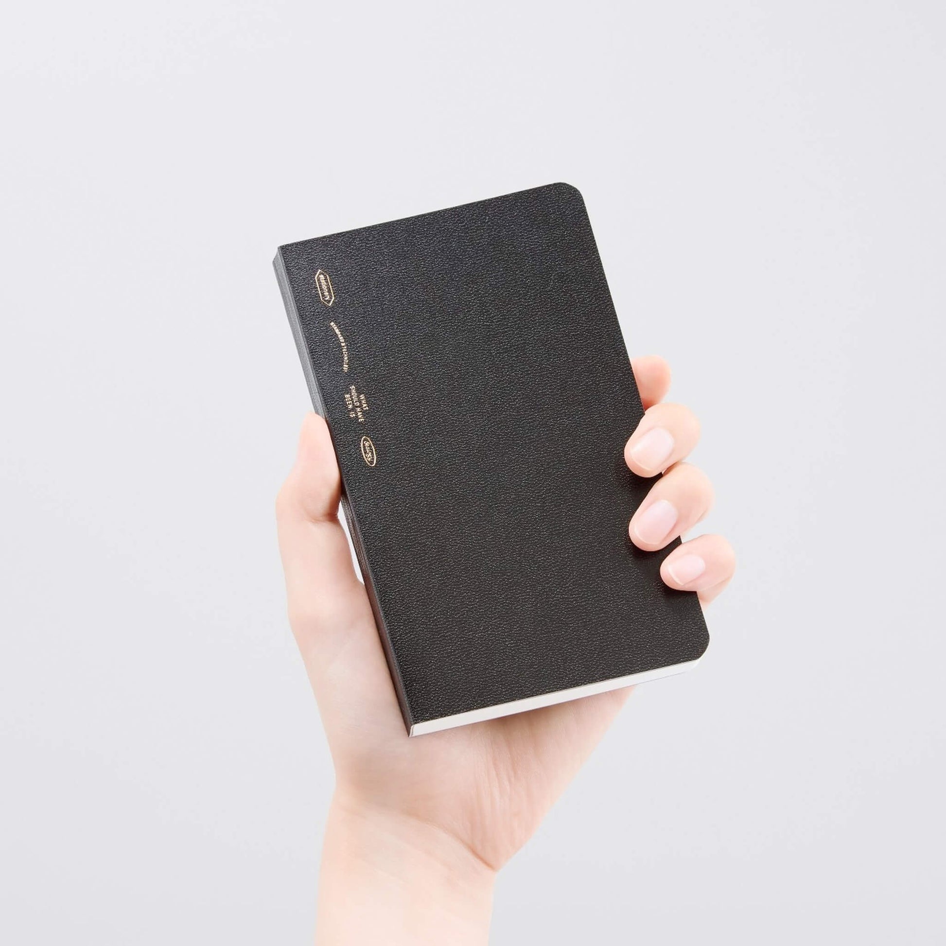 Carnet STÁLOGY 1/2 Year Notebook - A6 Slim - Softcover - Quadrillé - Black - 4904140081867