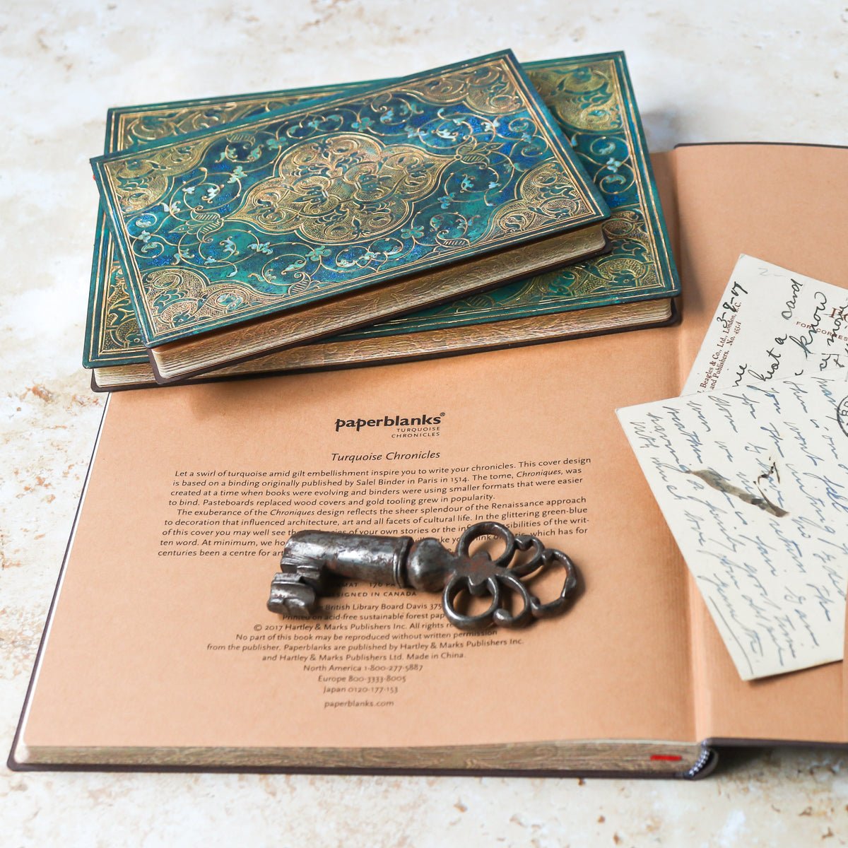 Agenda 2025-2026 PAPERBLANKS Chroniques Turquoises - 1 semaine sur 2 pages - Midi - Hardcover - Horizontal - 160p