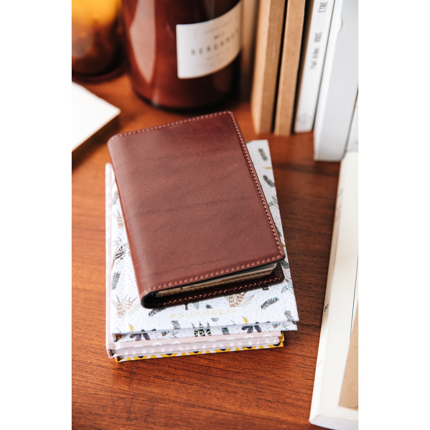 Organiseur MIGNON AK12 - 9 x 13 cm - 2 jours par page - Orientation horizontale - Veau Boboli marron