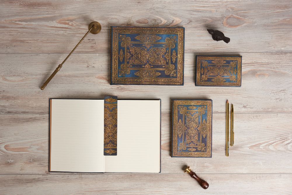 Agenda 2027 PAPERBLANKS Luxe Bleu - 1 semaine sur 2 pages - Maxi - Hardcover - Horizontal - 176p - 9780349720852