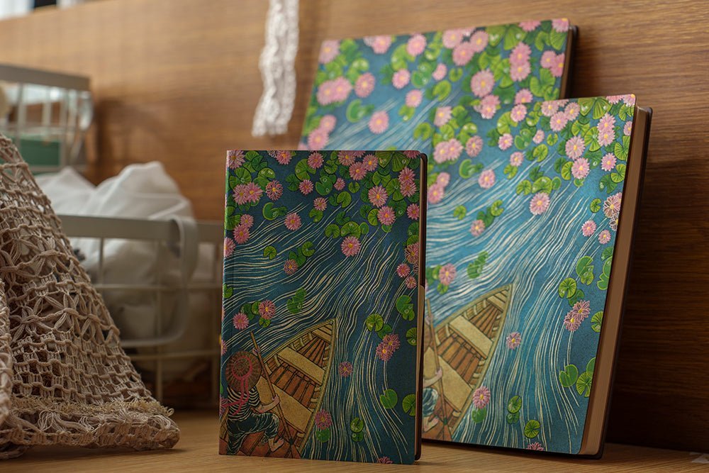 Agenda 2027 PAPERBLANKS Rivière aux Lotus - 1 semaine sur 2 pages - Ultra - Softcover - Vertical - 176p - 9780349721439