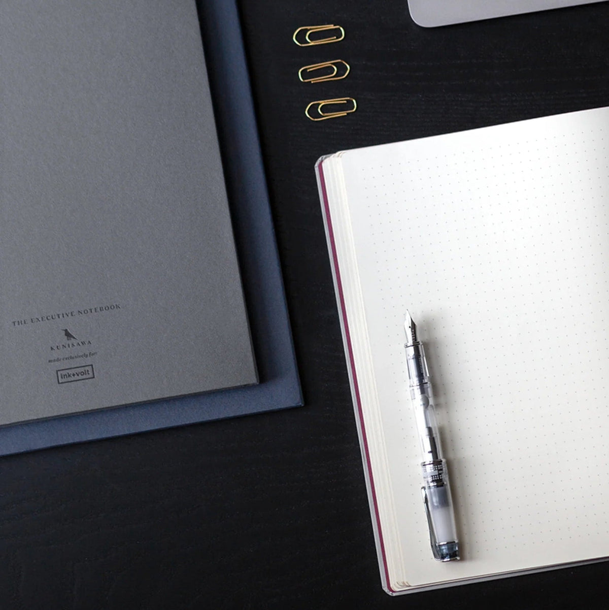 Carnet KUNISAWA The Executive Notebook - B5 - Softcover - Pointillé - Navy Blue - 