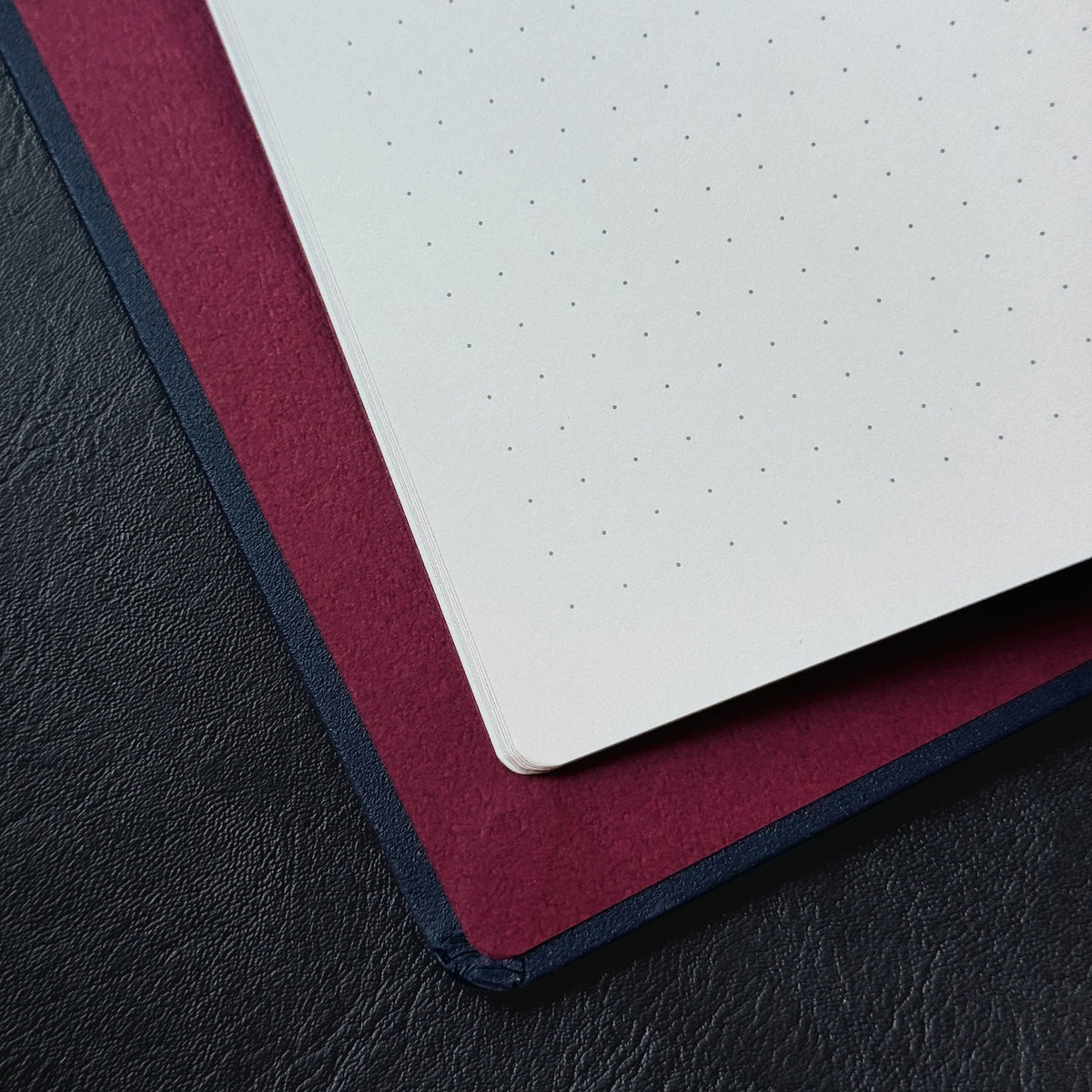 Carnet KUNISAWA The Executive Notebook - B5 - Softcover - Pointillé - Navy Blue - 