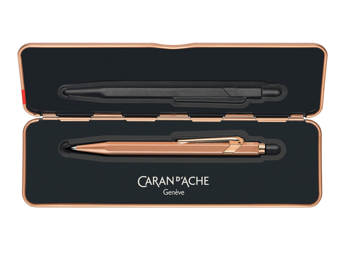 Caran d'Ache Brut Rosé 849 PREMIUM Porte-mines Stylo bille ou stylo Caran d'Ache Brut Rosé 849 PREMIUM Porte-mines Stylo bille ou stylo